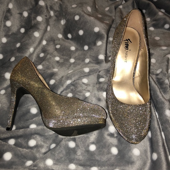 Size 10 heels - Picture 1 of 1